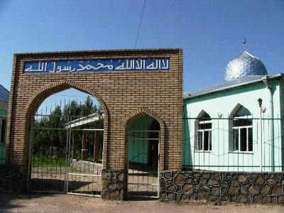 Мечеть рядом с остановкой автобуса ( Чорух-Дайрон ).